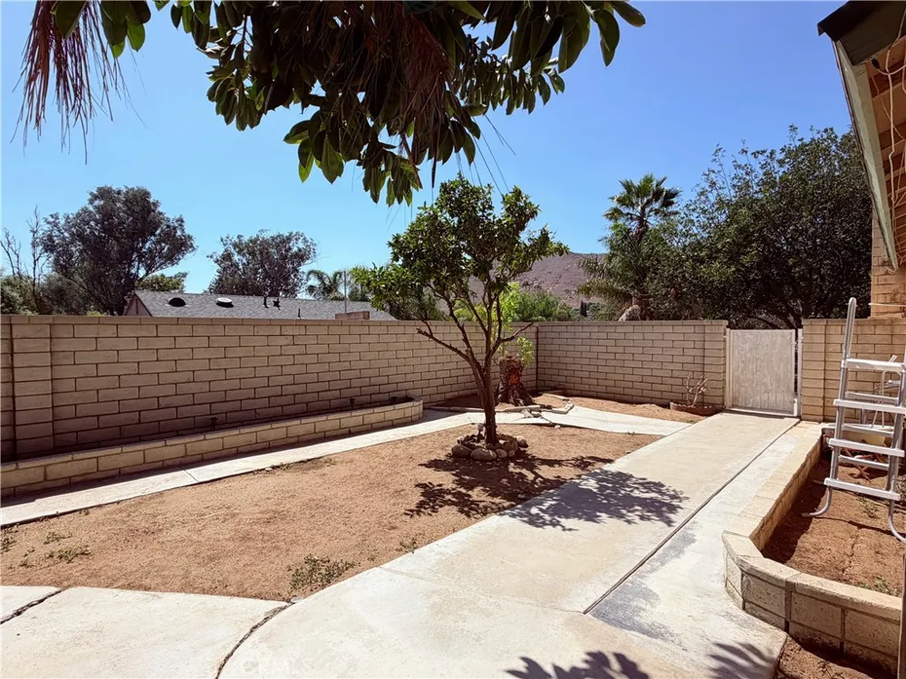 5855 Bolivar Riverside, CA 92505