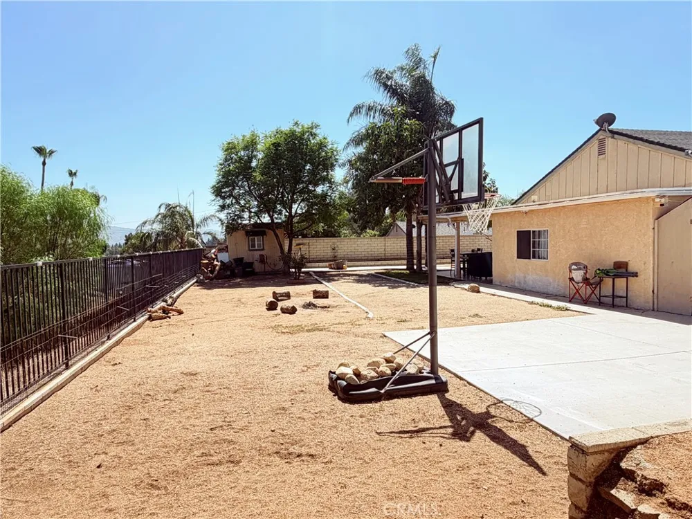 5855 Bolivar Riverside, CA 92505