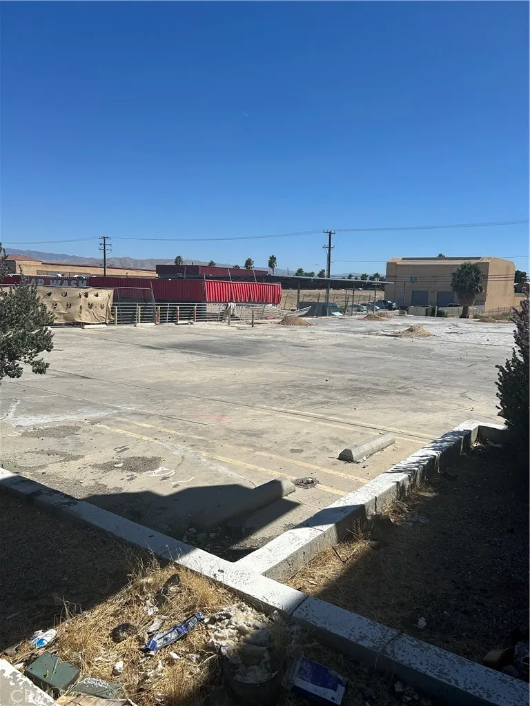 17153 Bear Valley RD. Road Hesperia, CA 92345