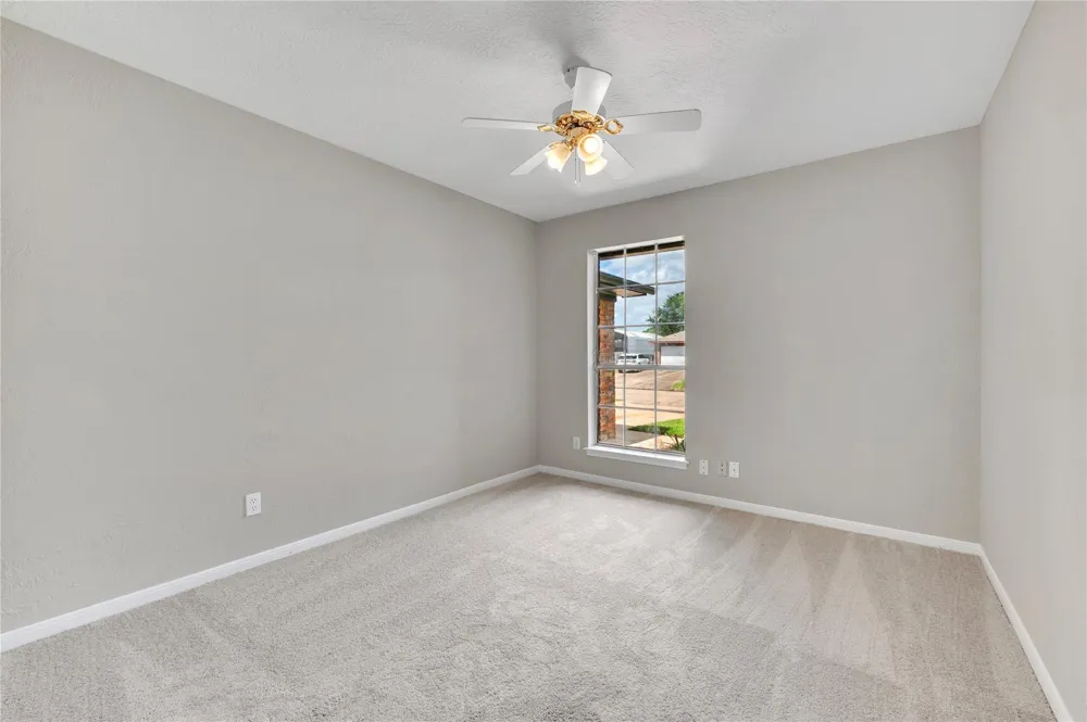 5422 Thistle Drive Dickinson, TX 77539