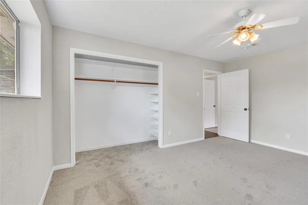 5422 Thistle Drive Dickinson, TX 77539
