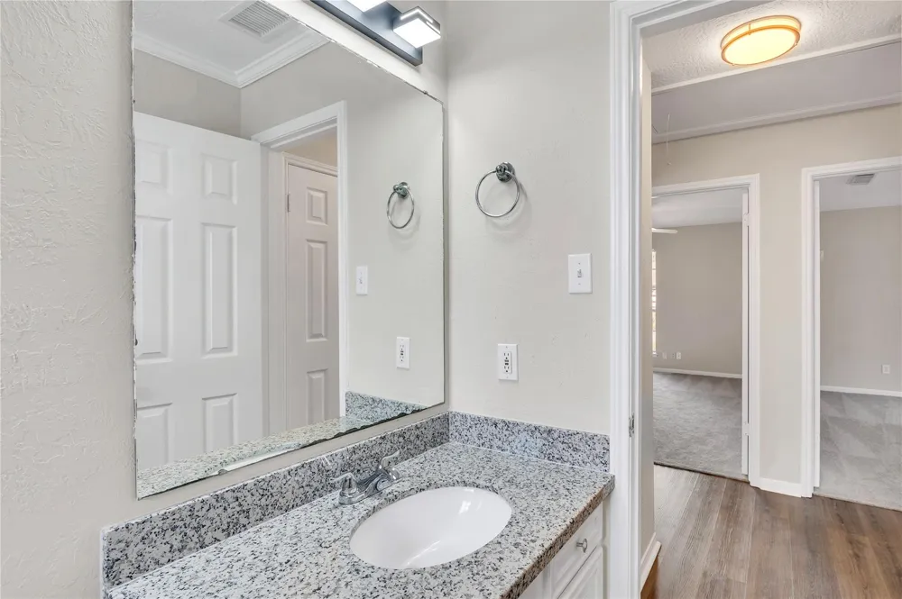 5422 Thistle Drive Dickinson, TX 77539