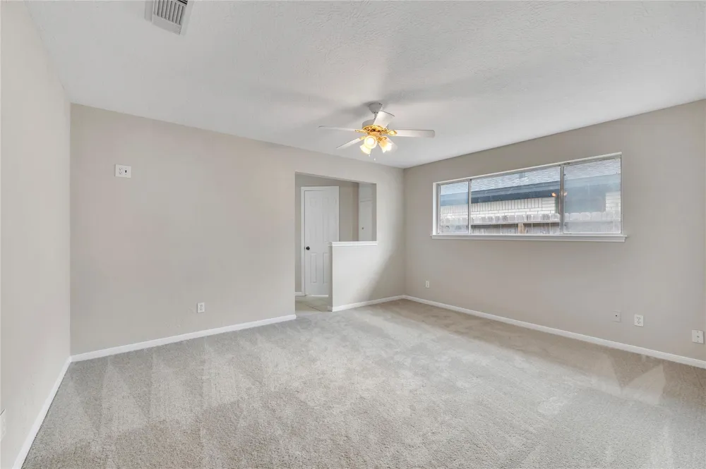 5422 Thistle Drive Dickinson, TX 77539