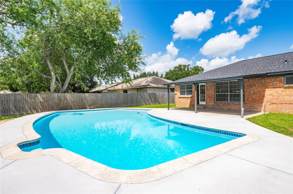 5422 Thistle Drive Dickinson, TX 77539