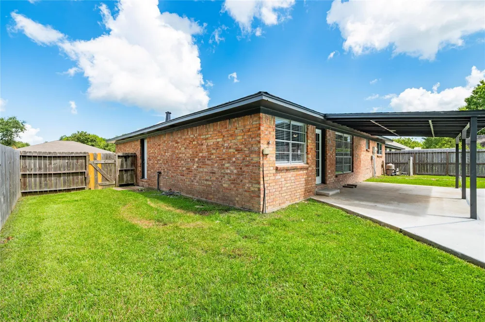 5422 Thistle Drive Dickinson, TX 77539