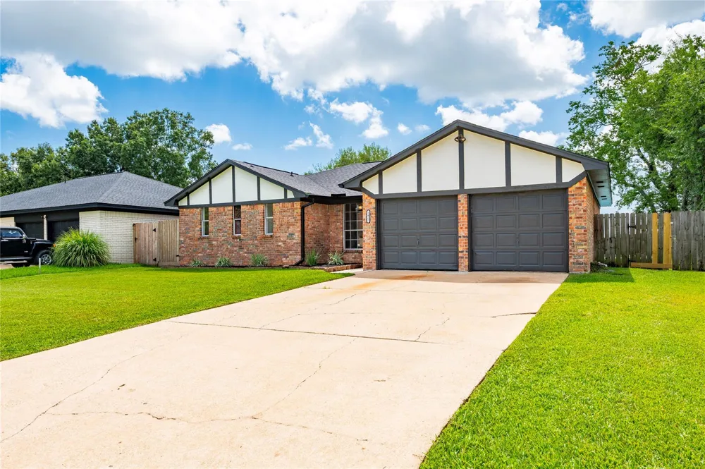5422 Thistle Drive Dickinson, TX 77539