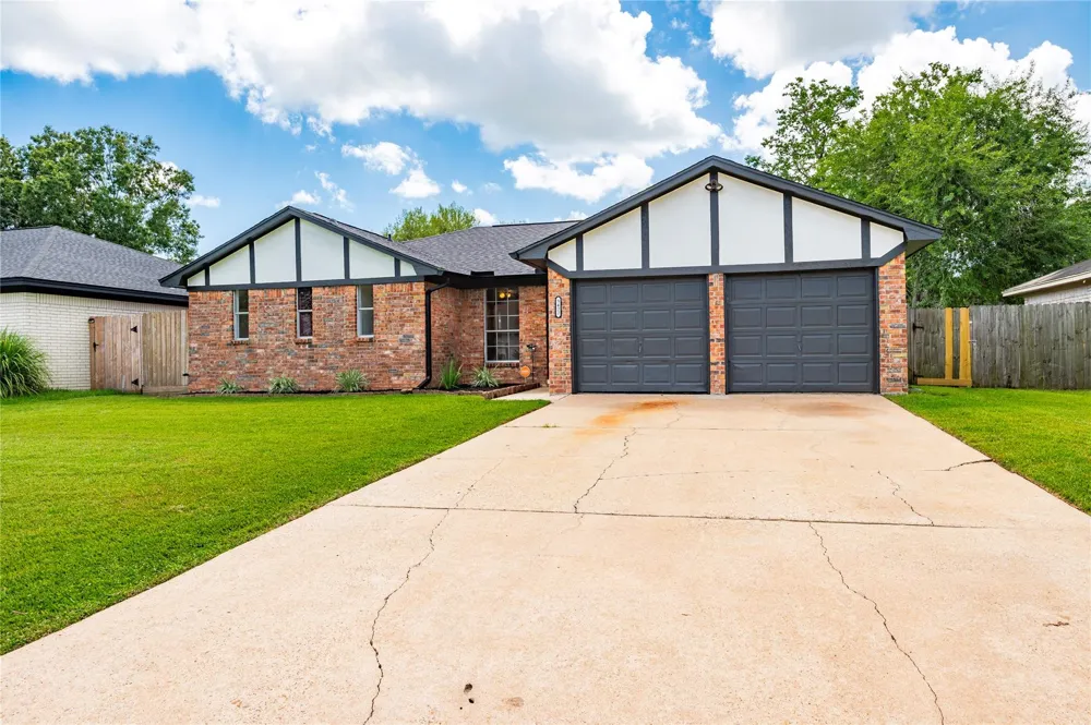5422 Thistle Drive Dickinson, TX 77539