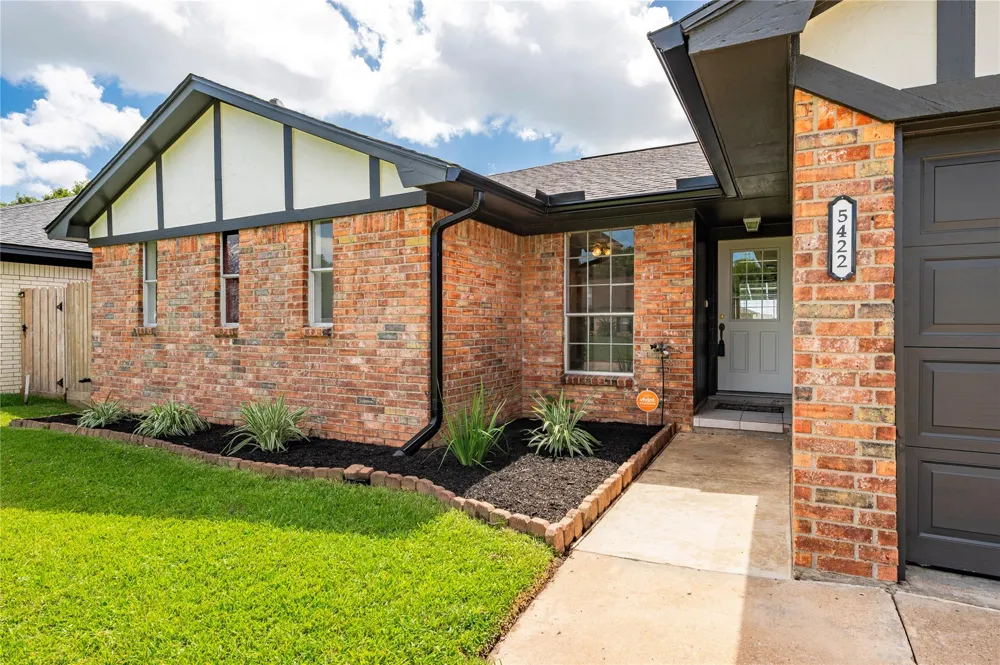 5422 Thistle Drive Dickinson, TX 77539