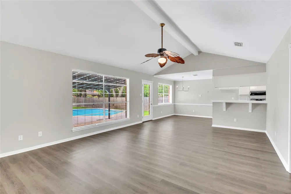 5422 Thistle Drive Dickinson, TX 77539