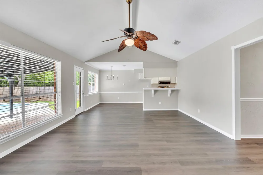 5422 Thistle Drive Dickinson, TX 77539