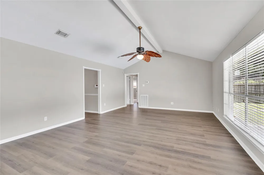 5422 Thistle Drive Dickinson, TX 77539
