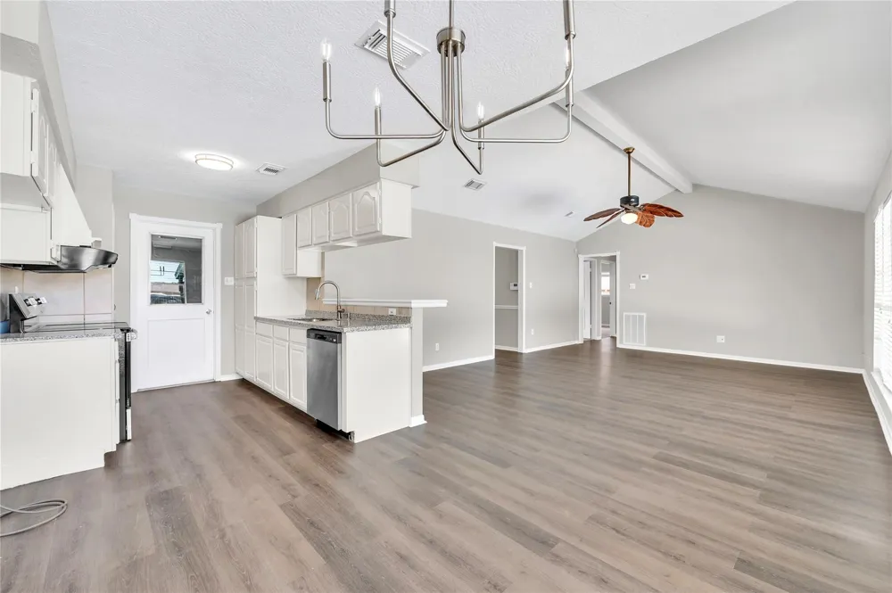 5422 Thistle Drive Dickinson, TX 77539