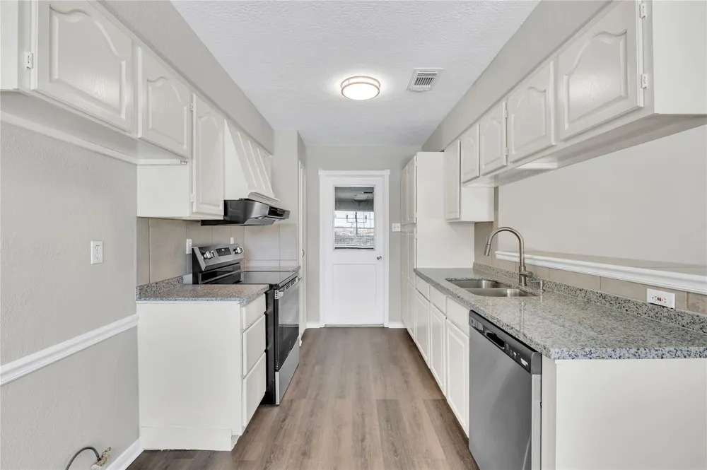 5422 Thistle Drive Dickinson, TX 77539