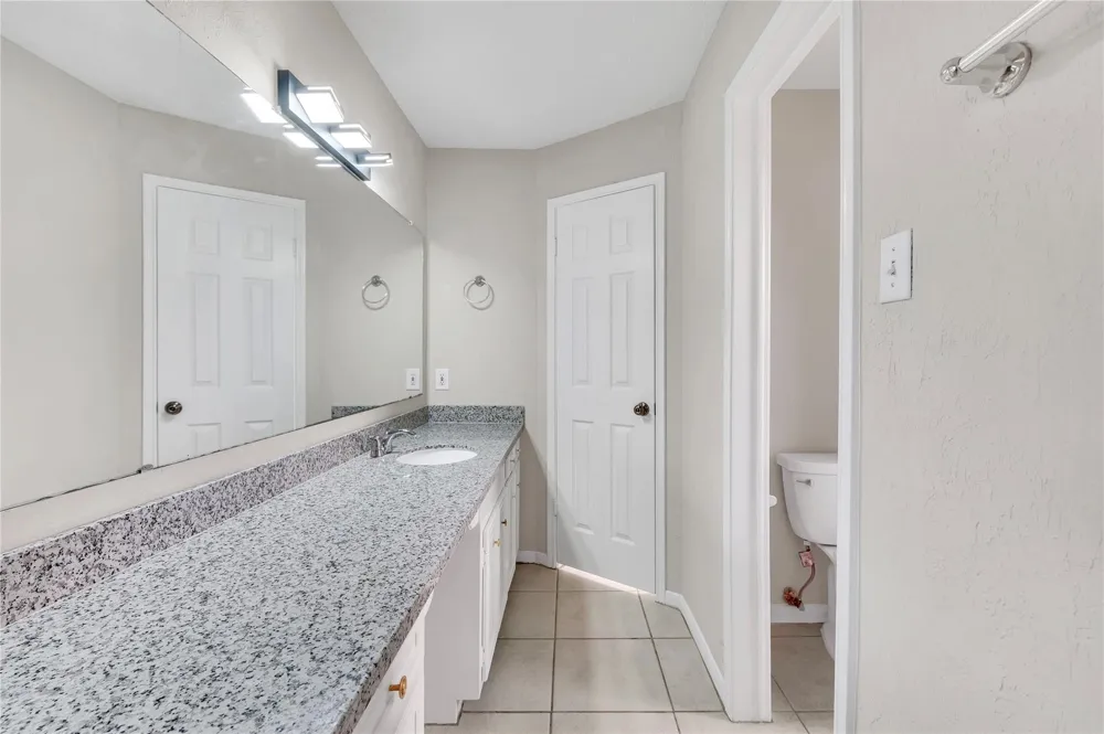 5422 Thistle Drive Dickinson, TX 77539