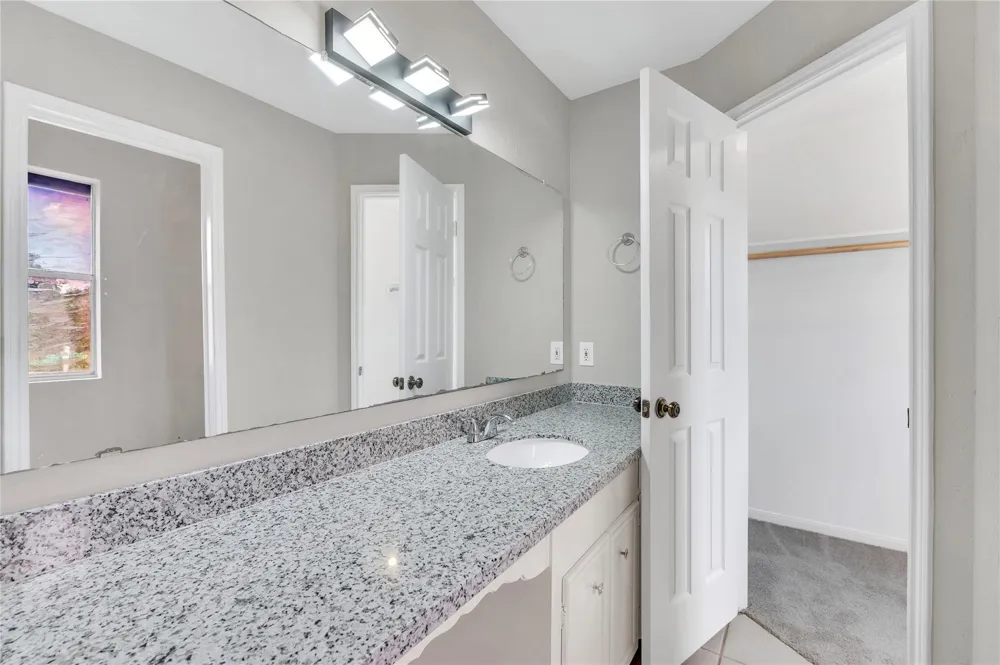 5422 Thistle Drive Dickinson, TX 77539