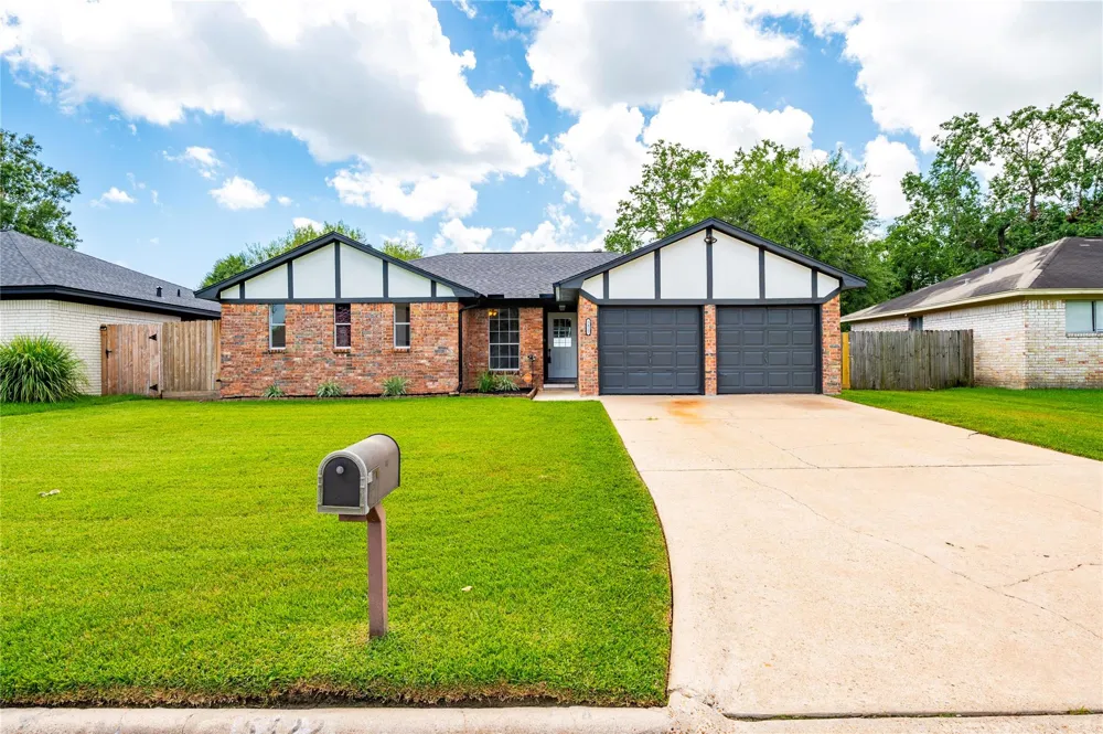 5422 Thistle Drive Dickinson, TX 77539