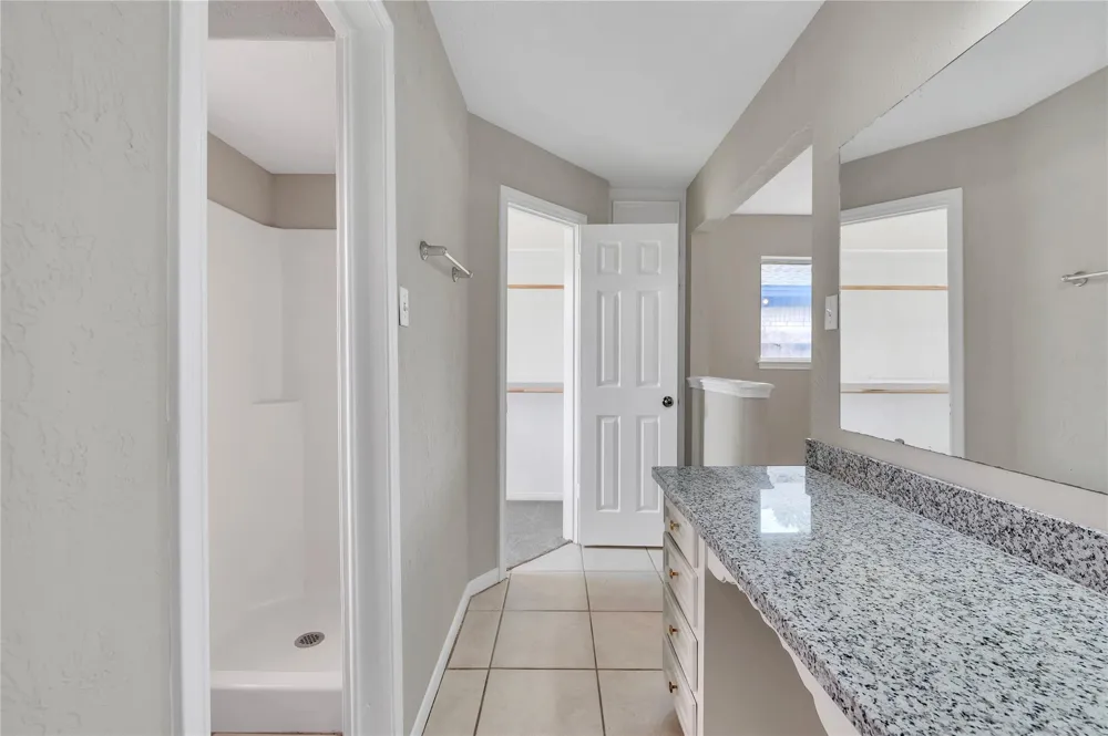 5422 Thistle Drive Dickinson, TX 77539