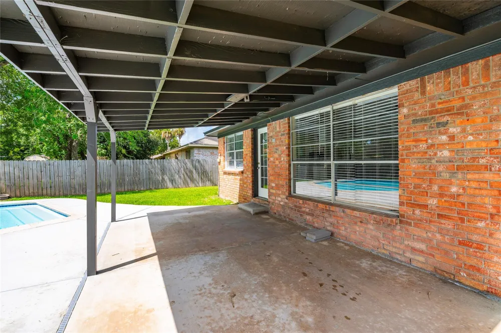 5422 Thistle Drive Dickinson, TX 77539