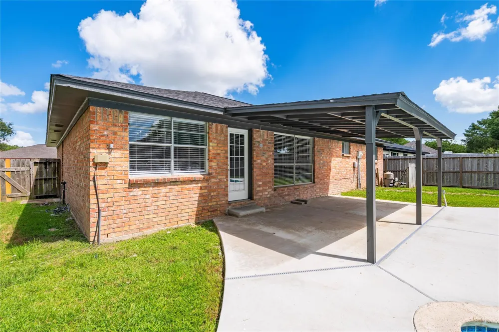5422 Thistle Drive Dickinson, TX 77539