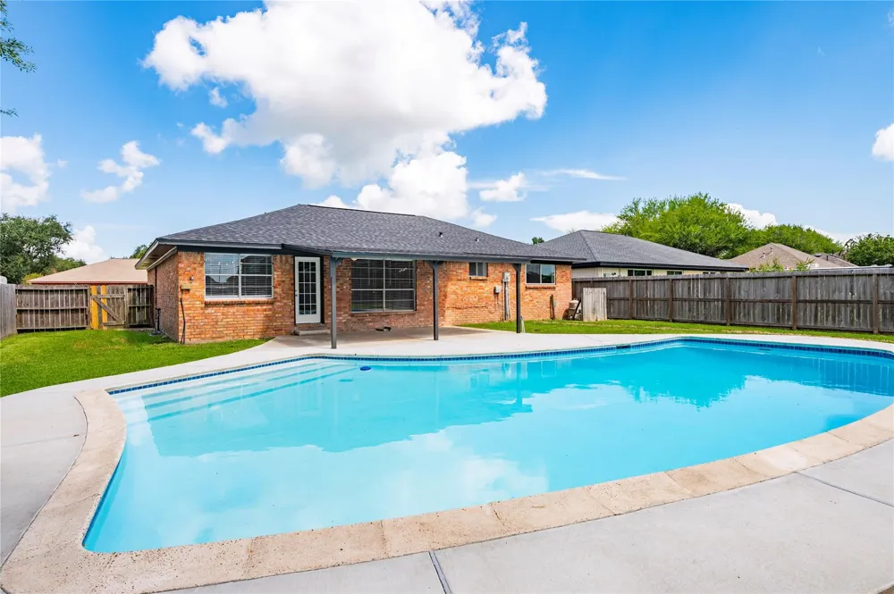 5422 Thistle Drive Dickinson, TX 77539