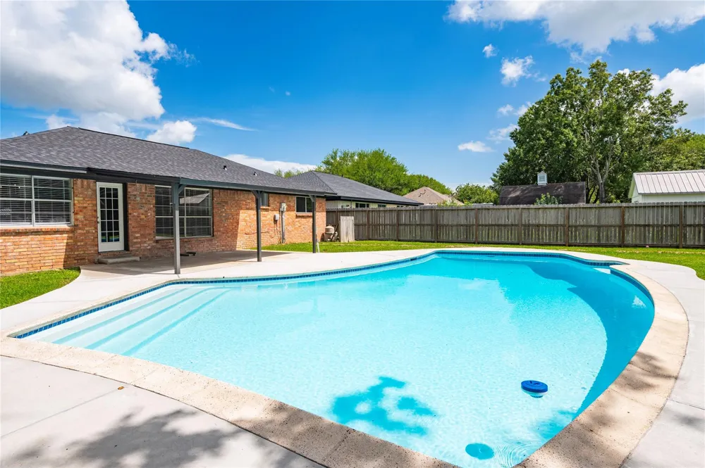 5422 Thistle Drive Dickinson, TX 77539
