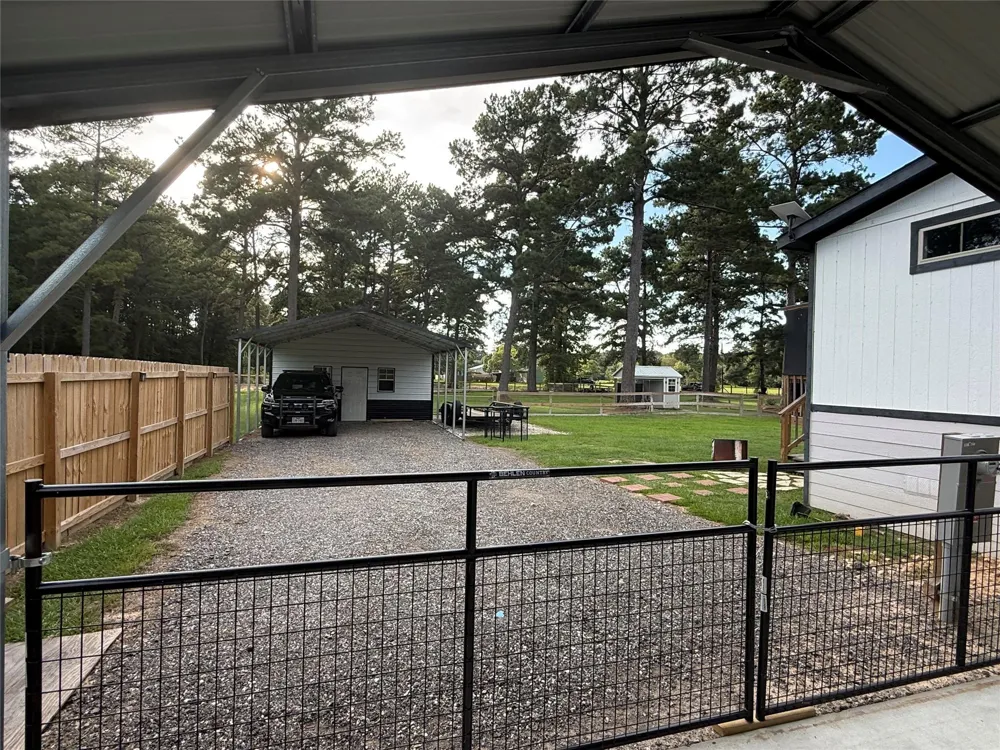 1365 County Road 2224 Cleveland, TX 77327