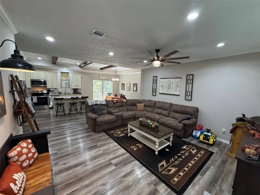 1365 County Road 2224 Cleveland, TX 77327