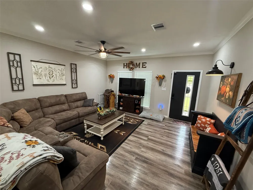 1365 County Road 2224 Cleveland, TX 77327