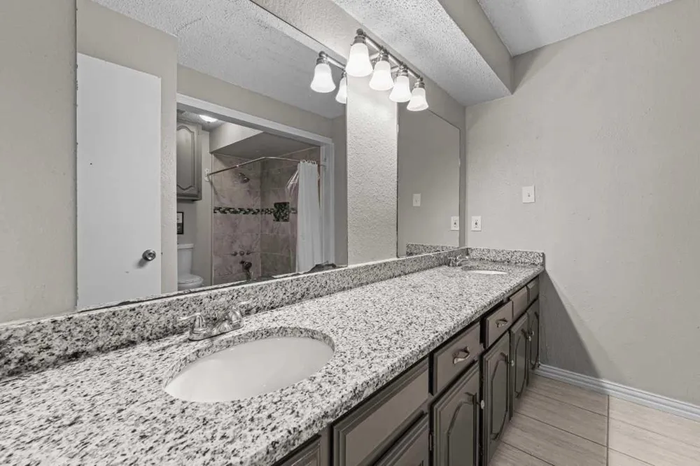 1113 Greenbriar Drive DeSoto, TX 75115