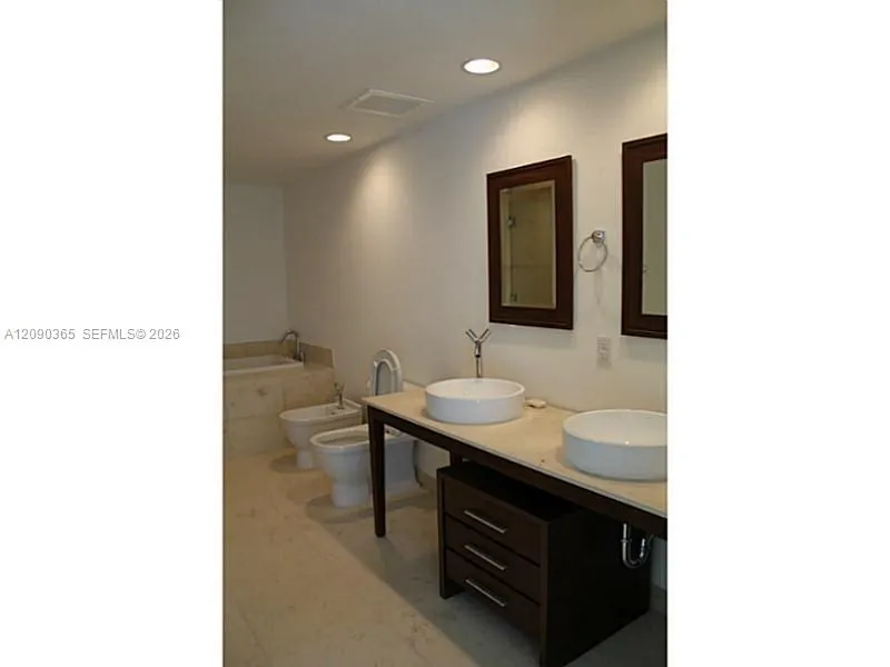 465 Brickell Ave #3002 Miami, FL 33131