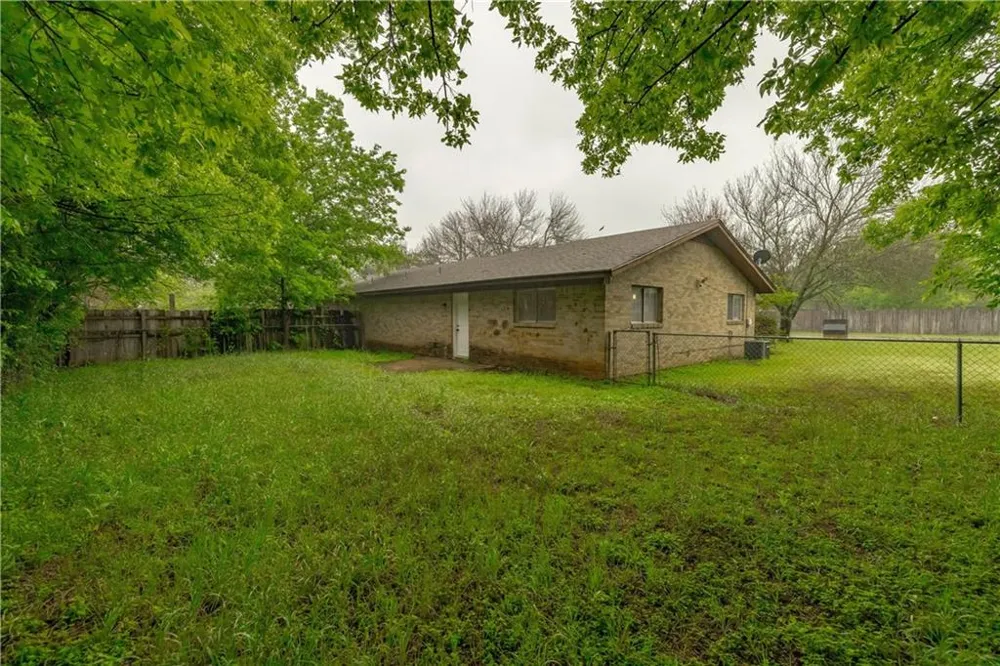 806 Judy Drive #B Georgetown, TX 78628
