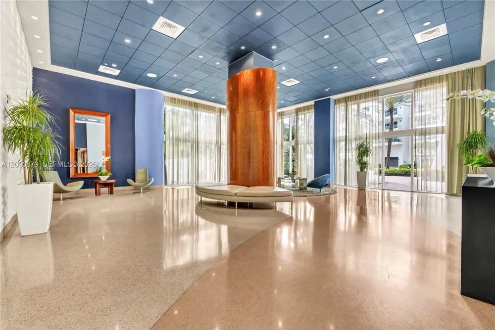 6365 Collins Ave #2206 Miami Beach, FL 33141