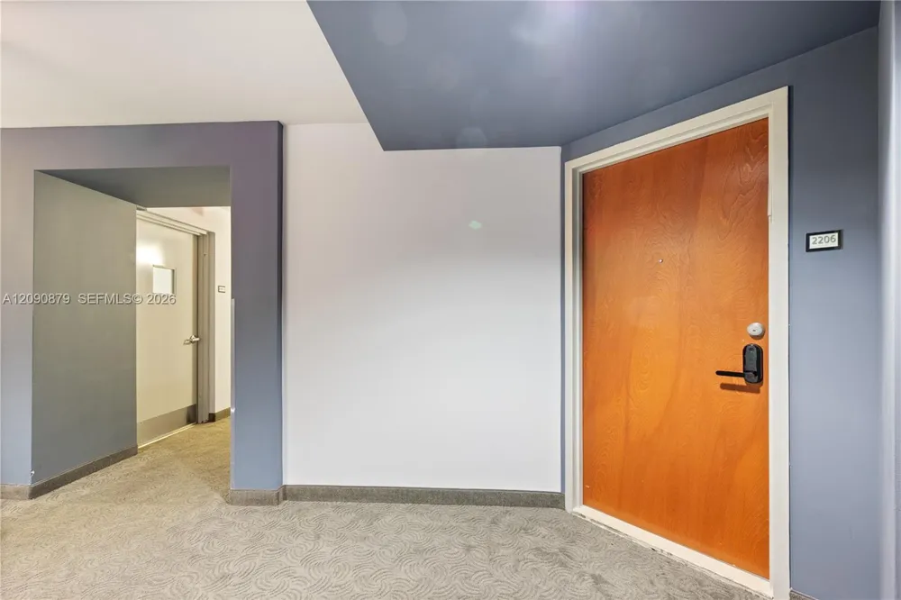 6365 Collins Ave #2206 Miami Beach, FL 33141