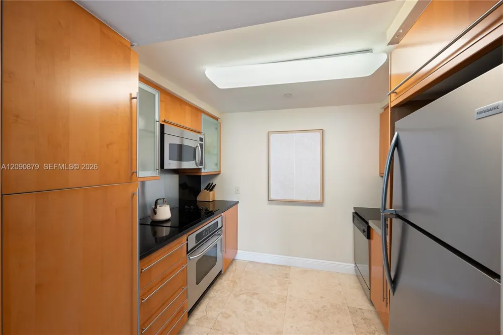 6365 Collins Ave #2206 Miami Beach, FL 33141