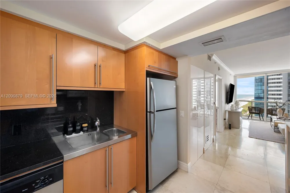 6365 Collins Ave #2206 Miami Beach, FL 33141