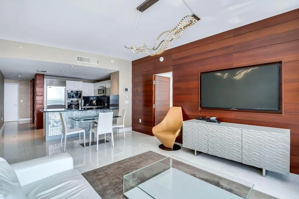 17121 Collins Avenue #2207 Sunny Isles Beach, FL 33160