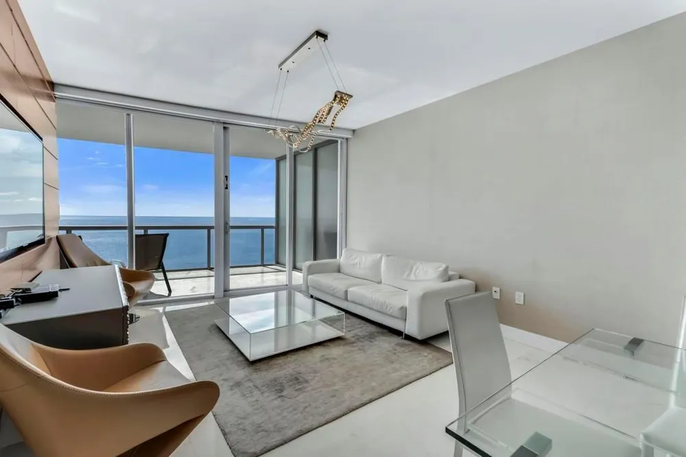 17121 Collins Avenue #2207 Sunny Isles Beach, FL 33160