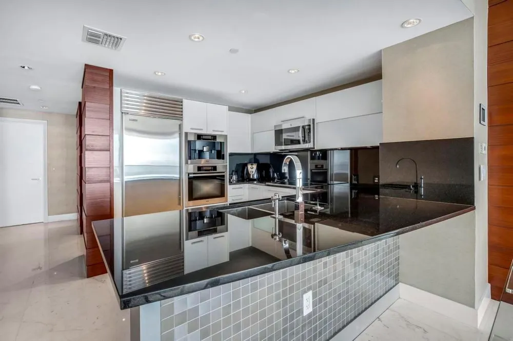 17121 Collins Avenue #2207 Sunny Isles Beach, FL 33160