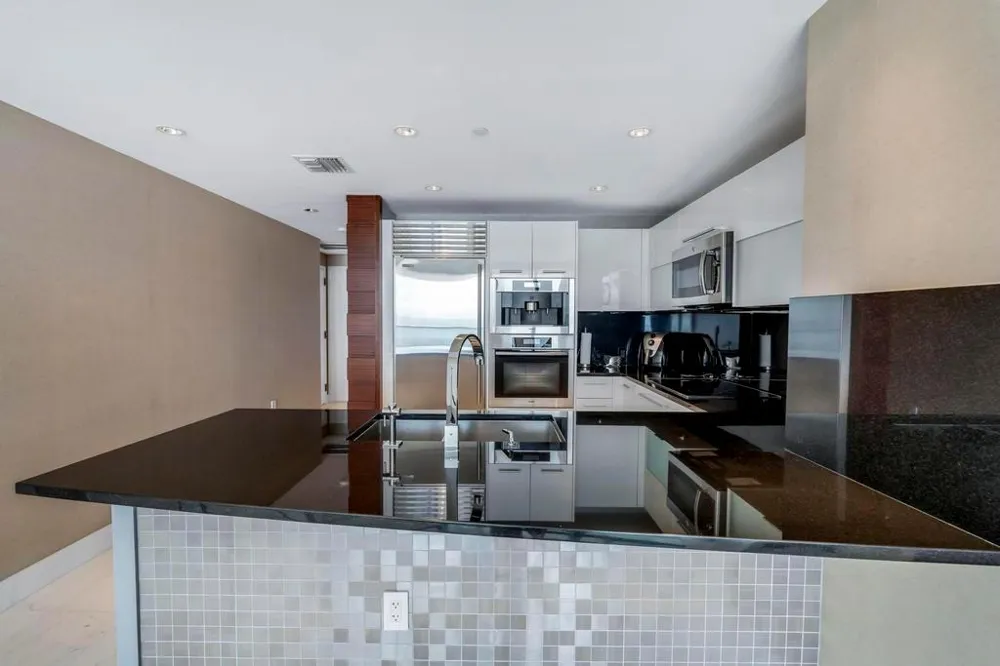 17121 Collins Avenue #2207 Sunny Isles Beach, FL 33160