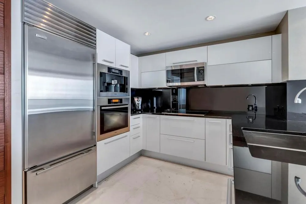 17121 Collins Avenue #2207 Sunny Isles Beach, FL 33160