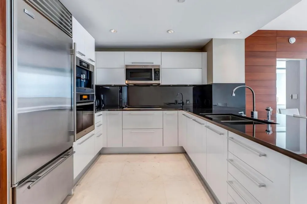 17121 Collins Avenue #2207 Sunny Isles Beach, FL 33160