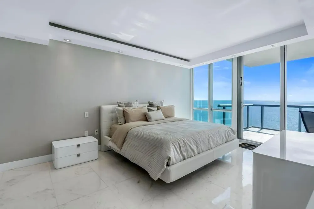 17121 Collins Avenue #2207 Sunny Isles Beach, FL 33160