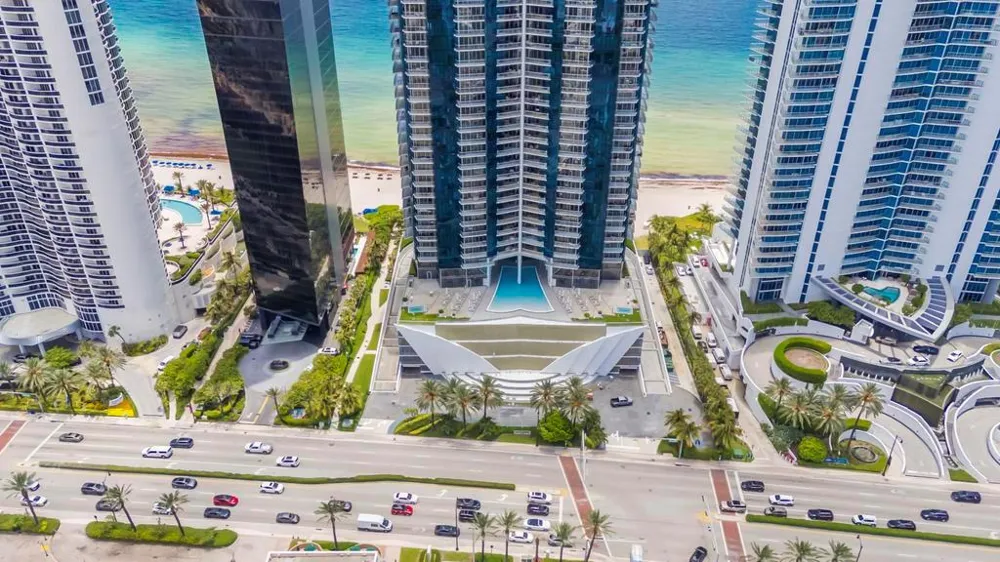 17121 Collins Avenue #2207 Sunny Isles Beach, FL 33160