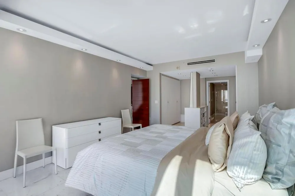 17121 Collins Avenue #2207 Sunny Isles Beach, FL 33160