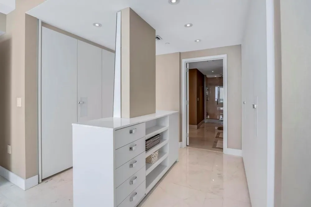 17121 Collins Avenue #2207 Sunny Isles Beach, FL 33160