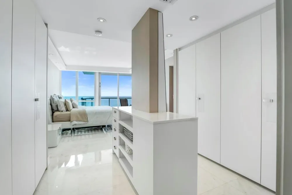 17121 Collins Avenue #2207 Sunny Isles Beach, FL 33160