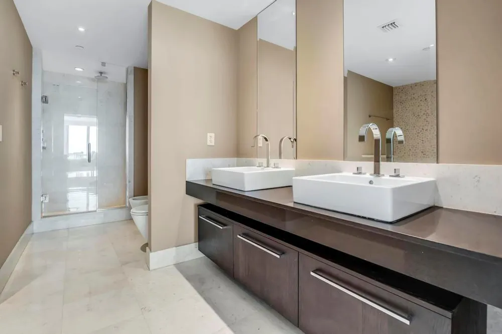17121 Collins Avenue #2207 Sunny Isles Beach, FL 33160