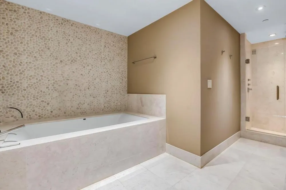 17121 Collins Avenue #2207 Sunny Isles Beach, FL 33160