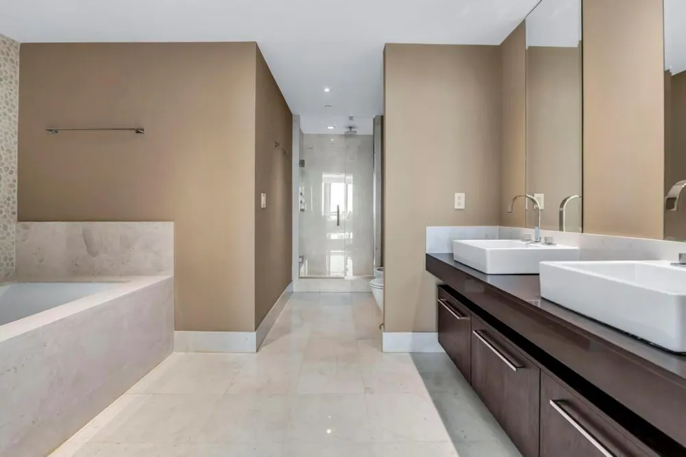 17121 Collins Avenue #2207 Sunny Isles Beach, FL 33160