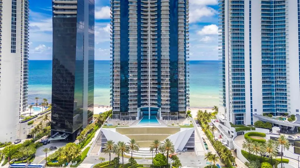 17121 Collins Avenue #2207 Sunny Isles Beach, FL 33160